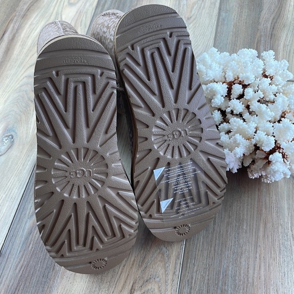 🌴🔆UGG- BROWN CLASSIC SHORT SNOW LEOPARD BOOTS🔆🌴 - Picture 8 of 16